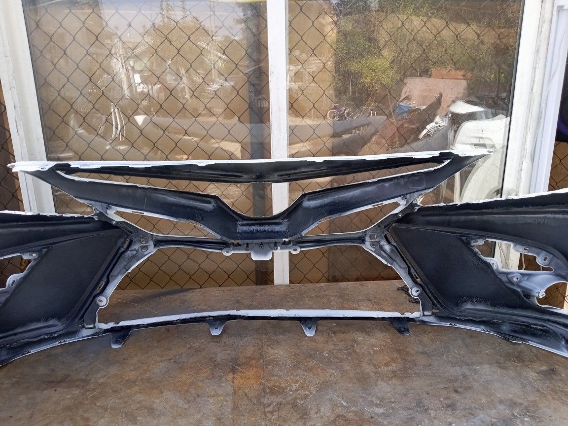 2018-2020 Toyota Camry Front Bumper OEM