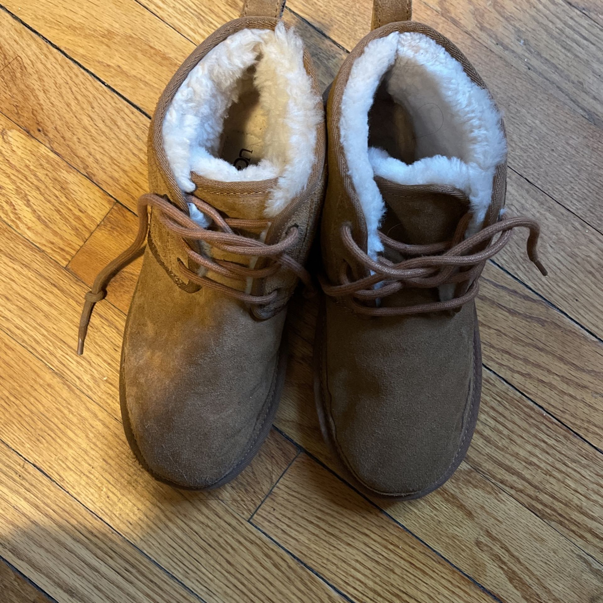 Men Or Women Ugg Boats. Men’s 6 Or Women’s 8