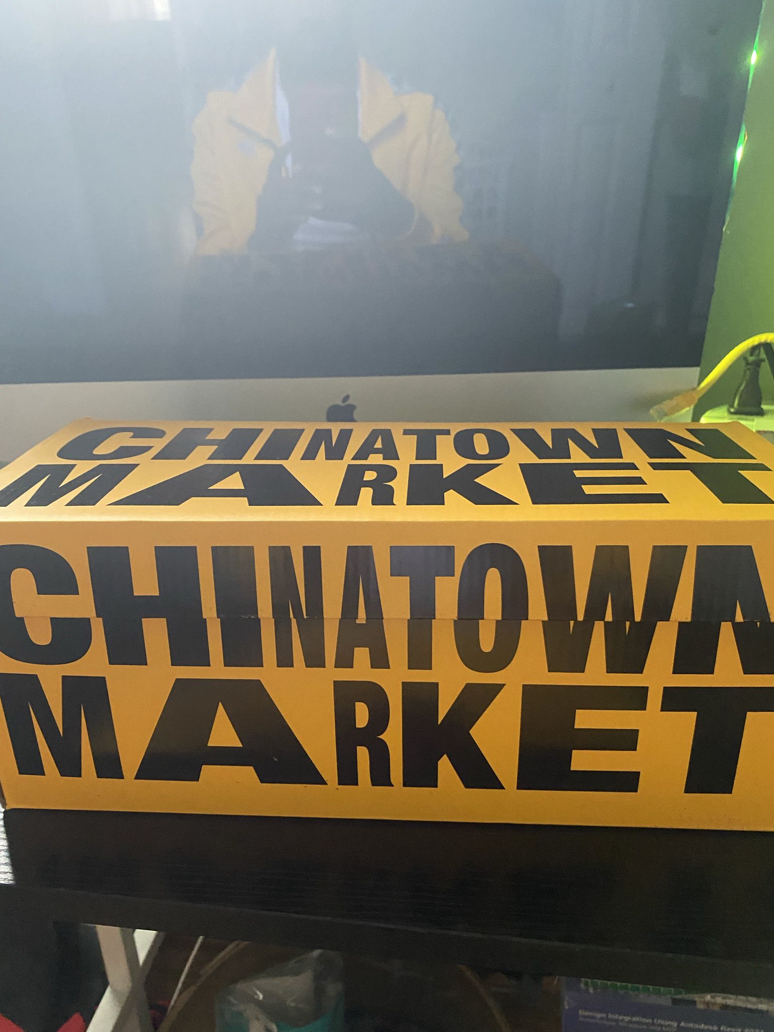 Chinatown Market Slides Size 13