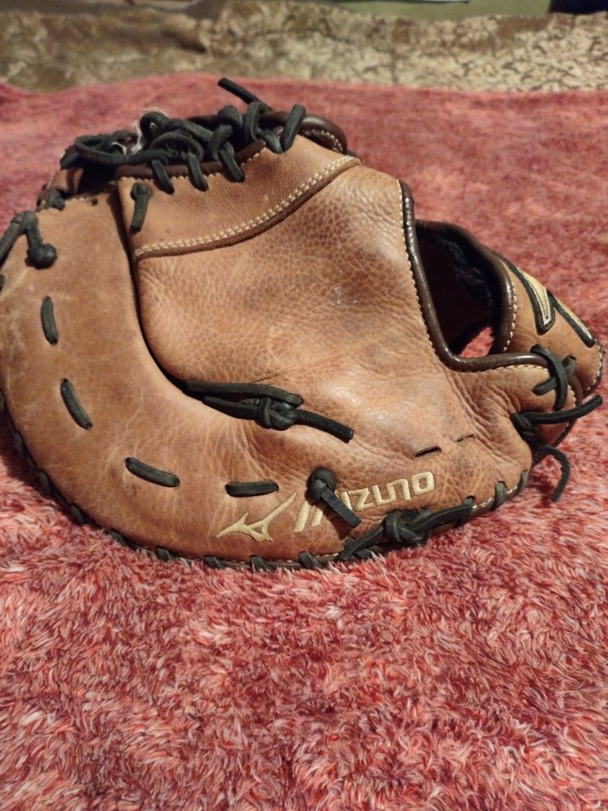 13in Mizuno First Base Glove
