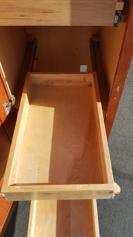 Solid cherry wood kitchen cabinet pantry by Decorá in very good condition