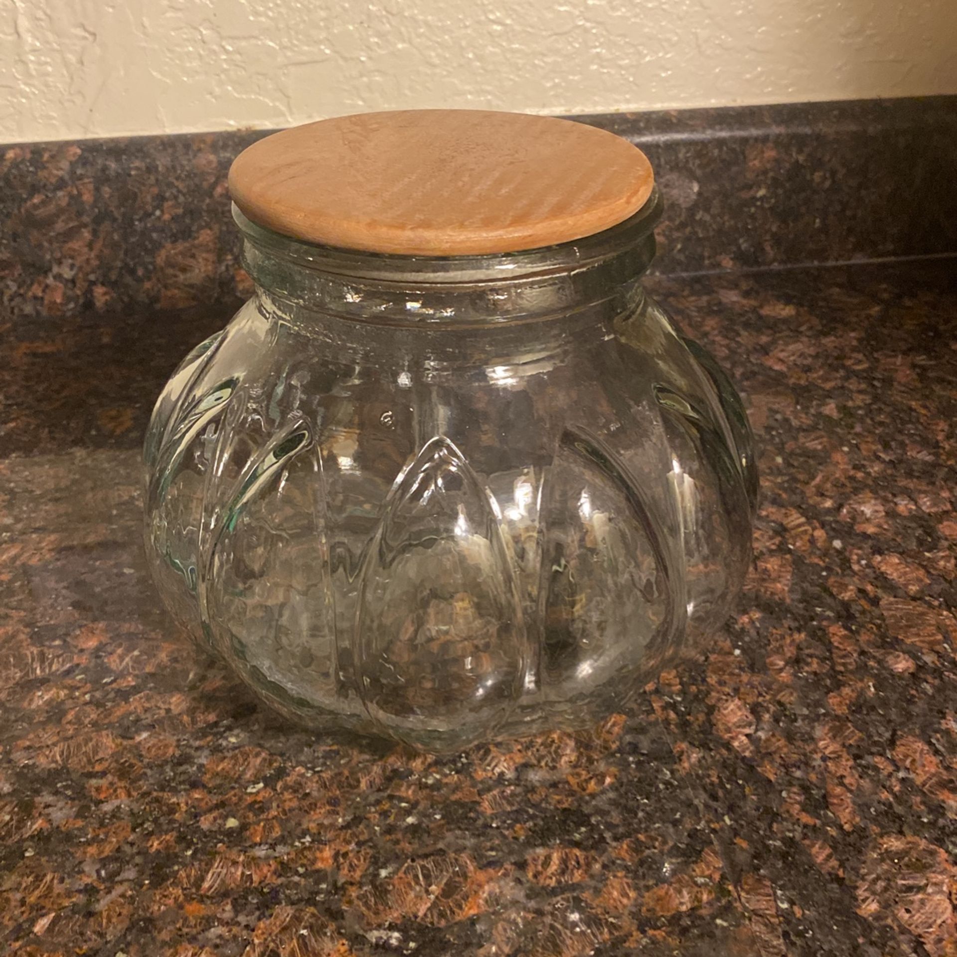 GLASS STORAGE CONTAINER