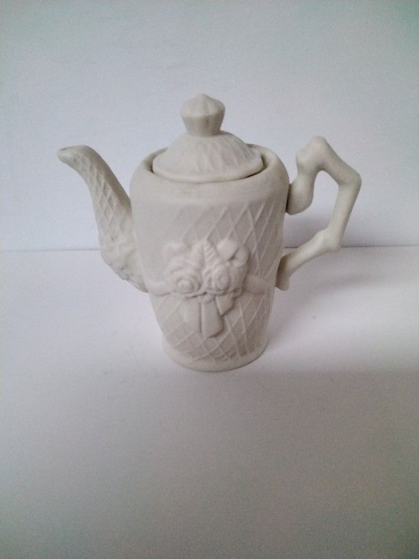 Very Cute Little Tea Pot .