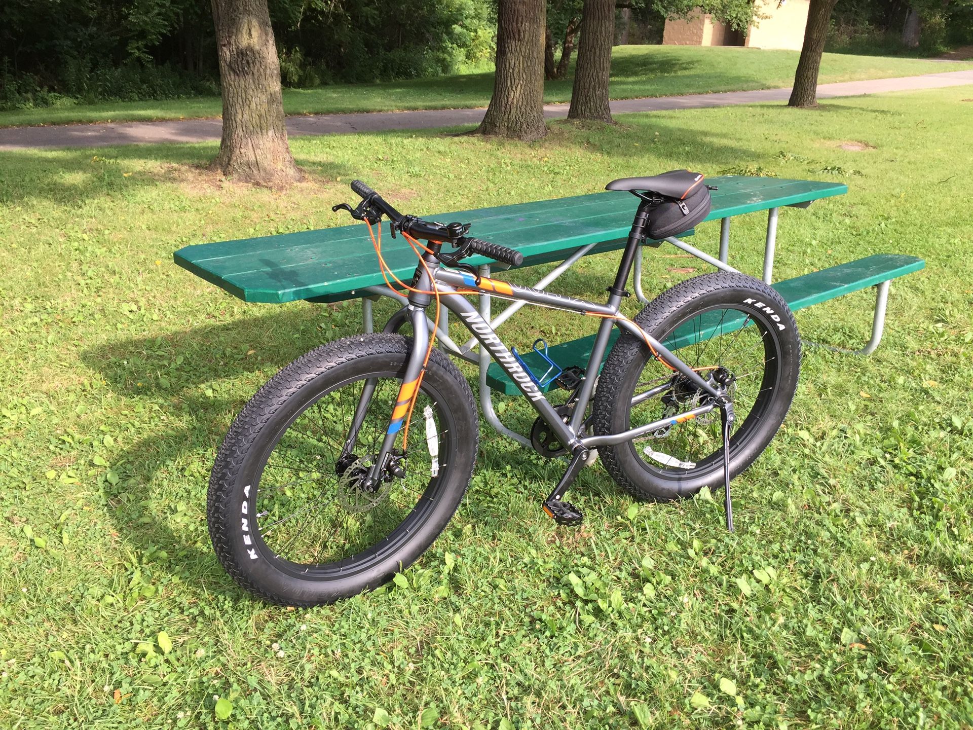 northrock xc00 fat tire mountain bike