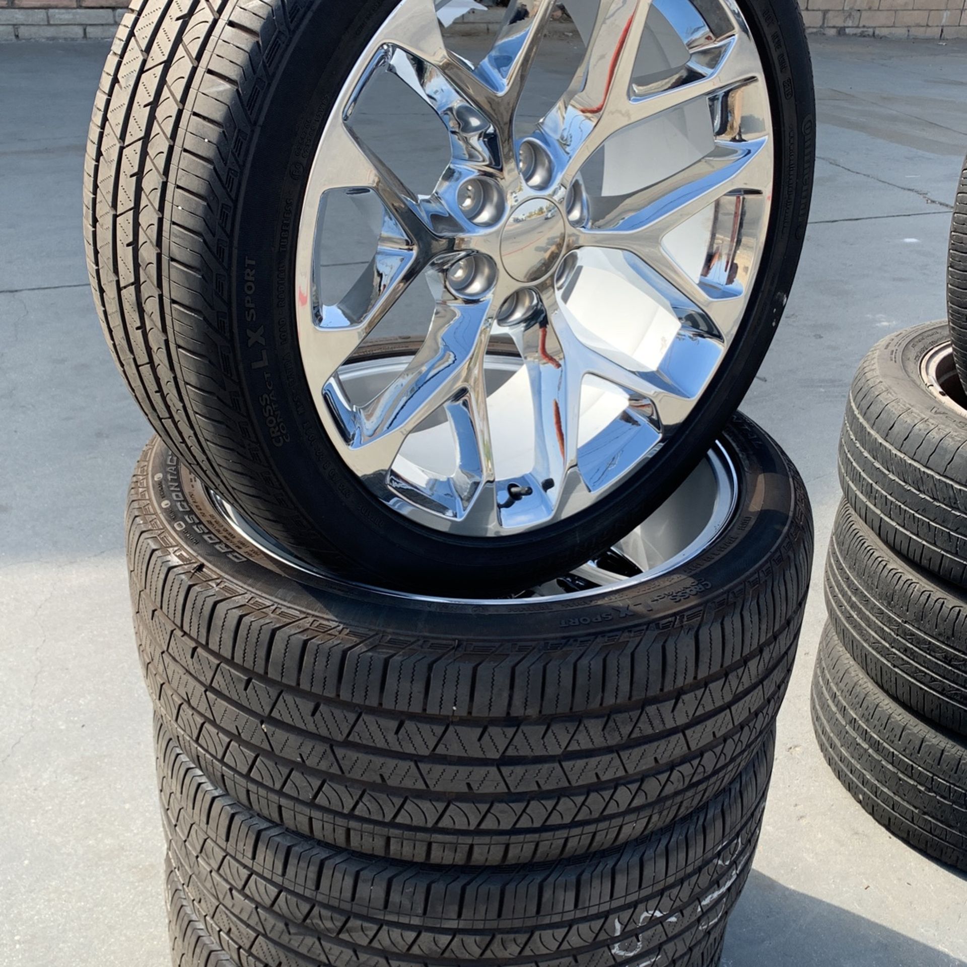 22” Wheels And Tires GMC Or Chevy