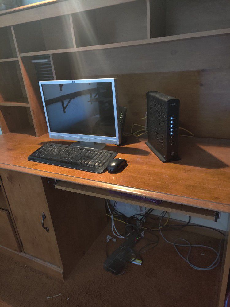 Computer Desk. 