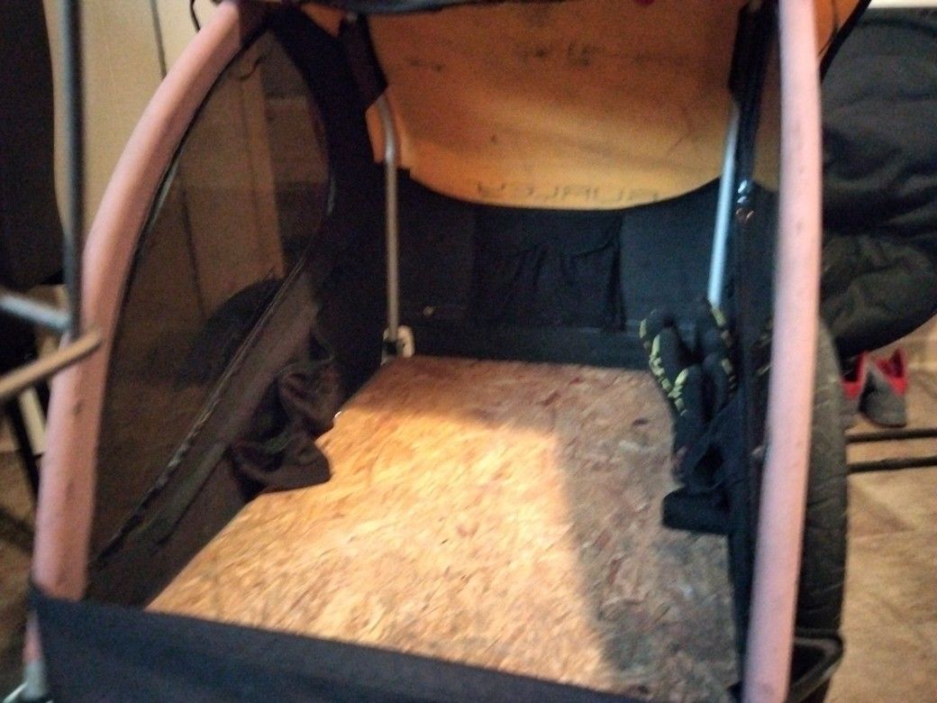 BURLEY (BEE) Bicycle Trailer The Biggest One Burley Offers