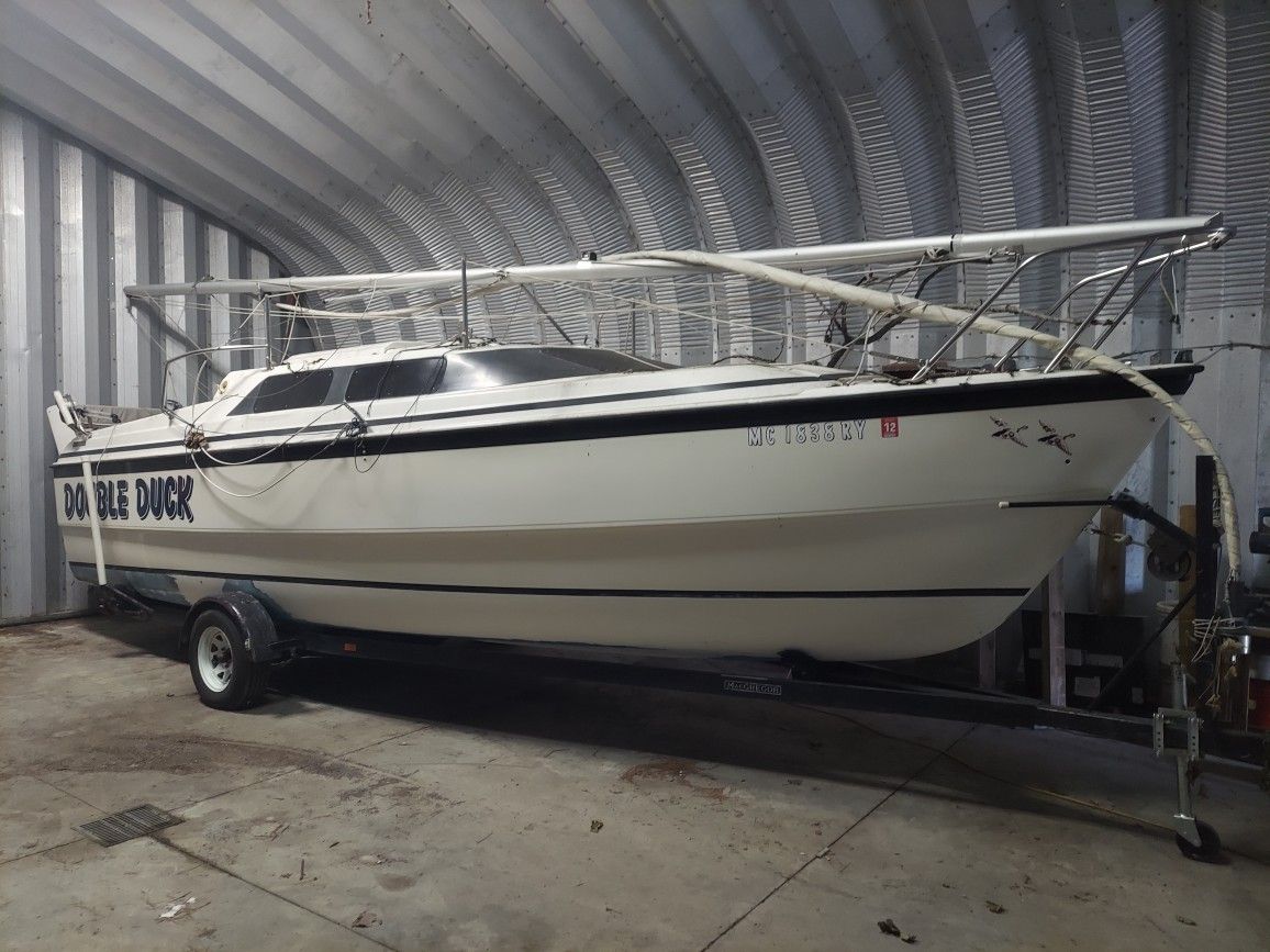 26 Ft McGregor 40 Hp Mercury 2000 With Trailer 7.500