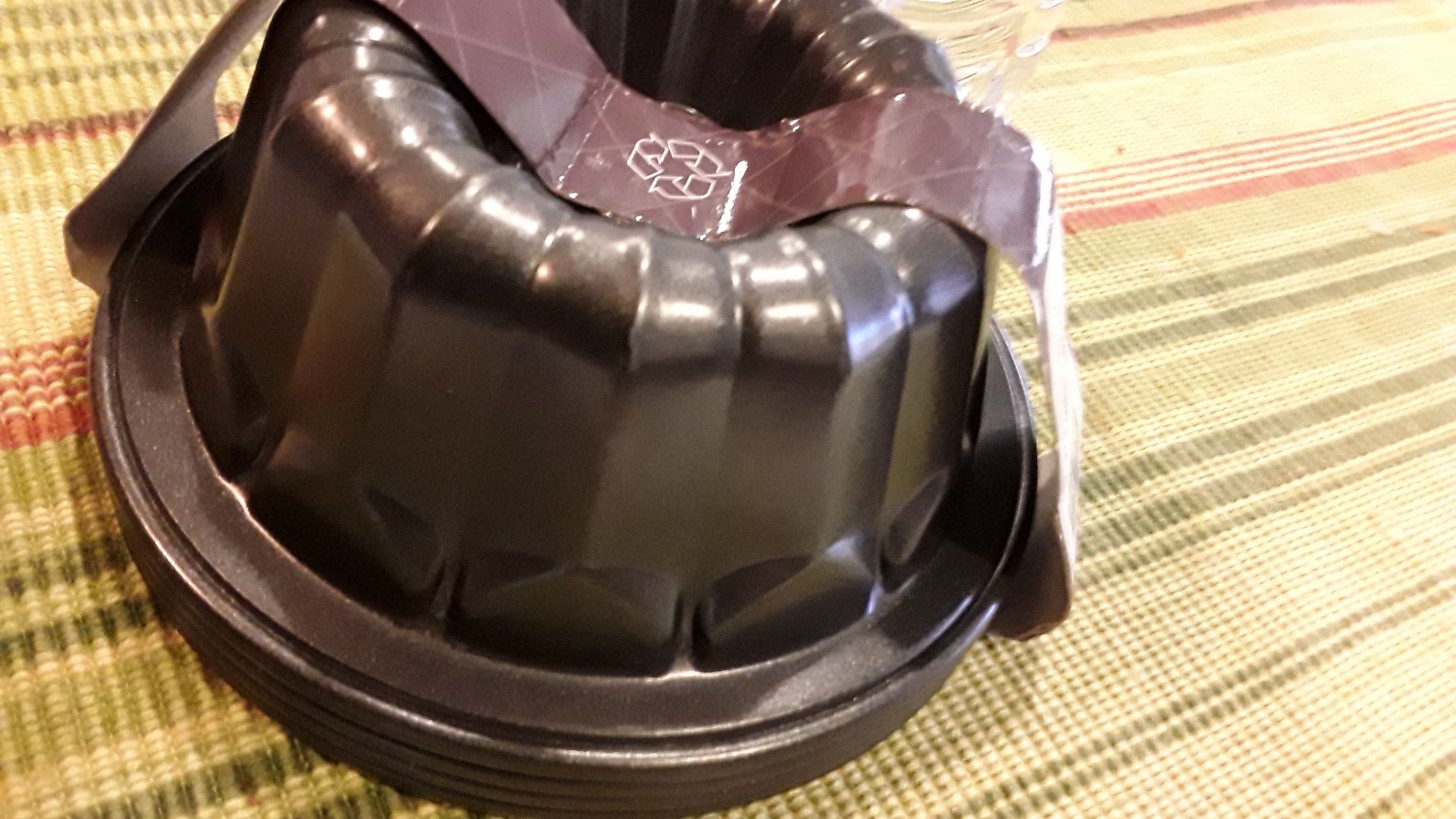 MINI BUNDT PAN. SET OF 4