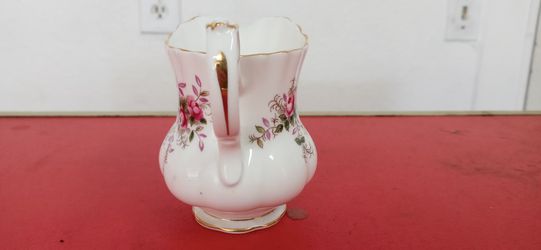 Vintage Royal Albert Bone China From Englan "Lavender Rose" Thumbnail