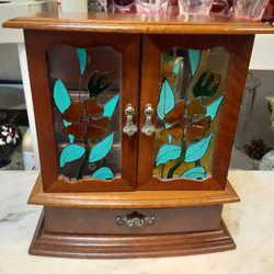 Beautiful Looking VINTAGE Jewelry Box With  STAIN GLASS  WINDOWS PLUS  PLAYS MUSIC  Thumbnail