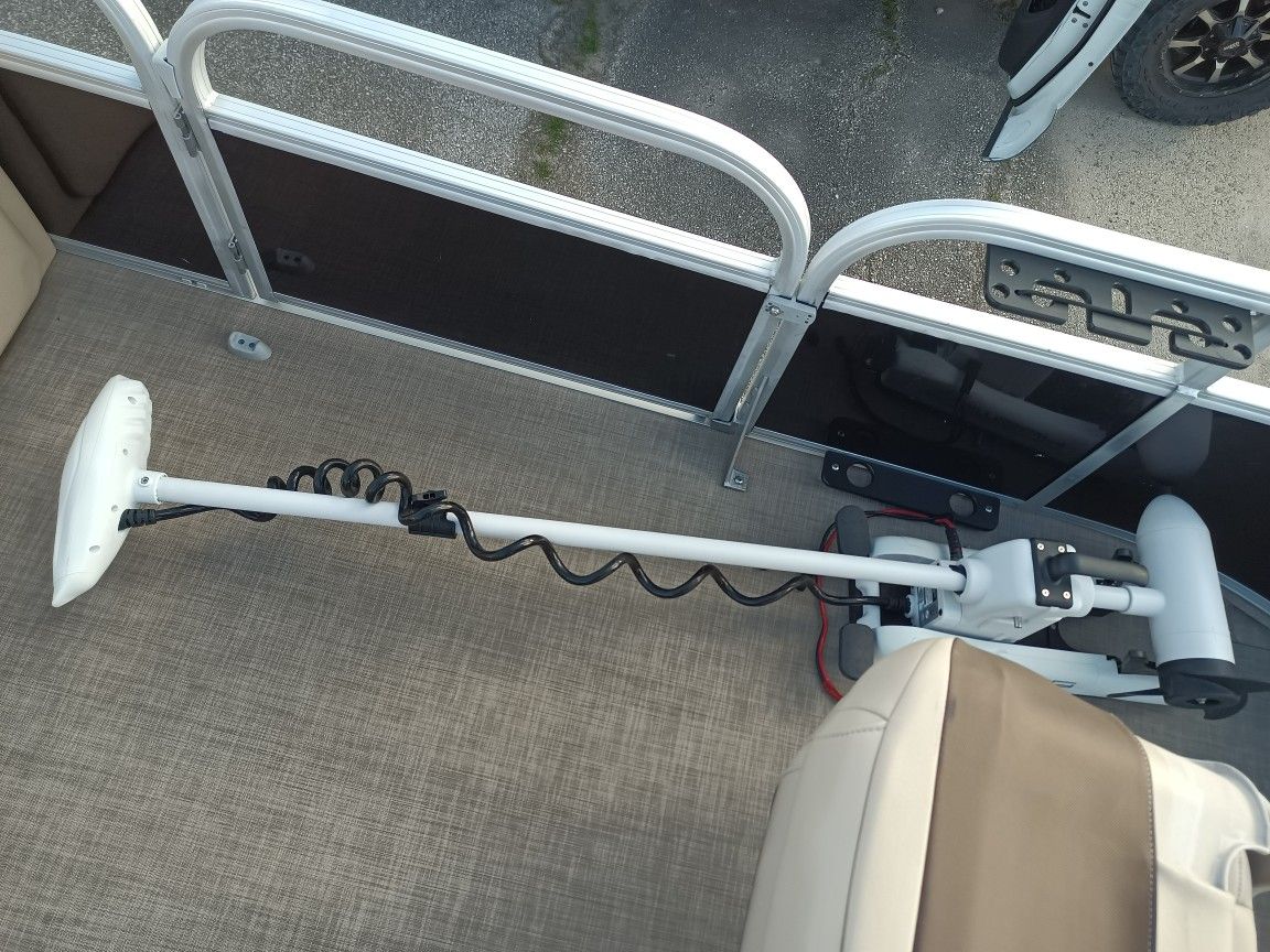 2019 Sun Tracker Dlx 20 Foot