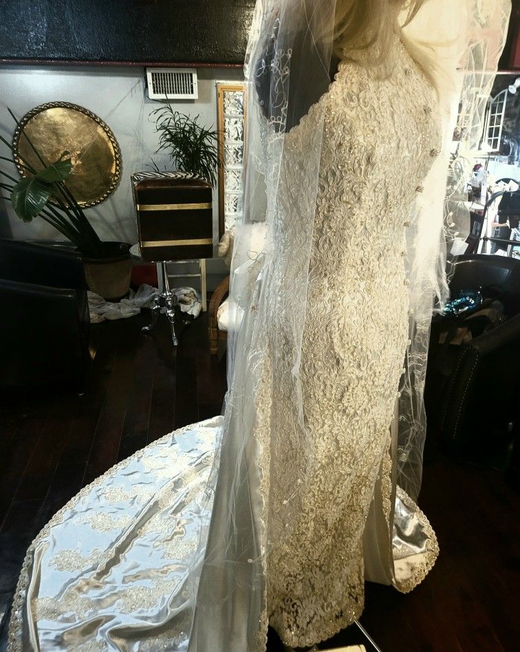 EMAUEL UNGARO VINTAGE LACE PEARL SEQUIN BEADED WEDDING GOWN & TRAINNEW NEVER WORN SIZE 12 I ORY