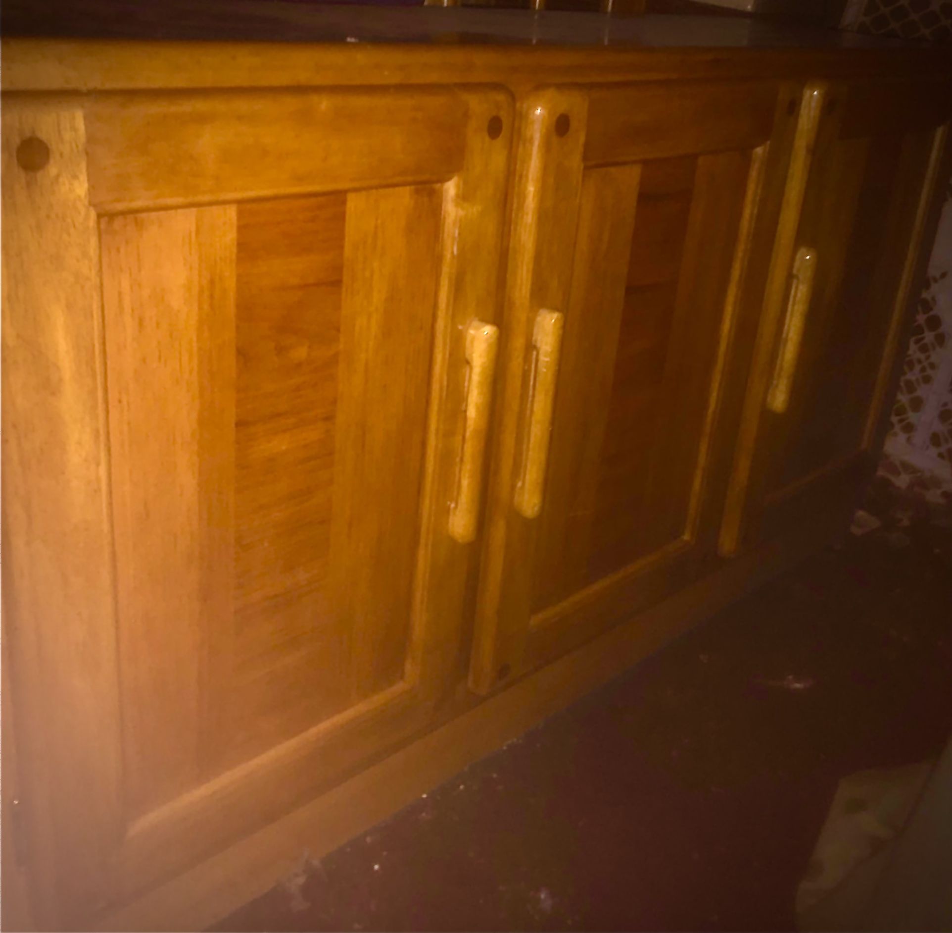 Vintage Solid Oak Dining Room Set Table With Two Leaf Extrntions 6 Chairs On Wheels And Glass An oak Hutch