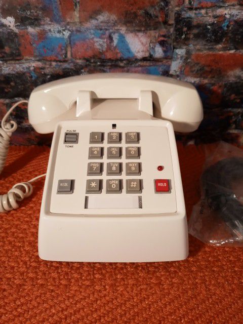 Vintage 1980s Radio Shack Old School Push Button Telephone With Phone Cable