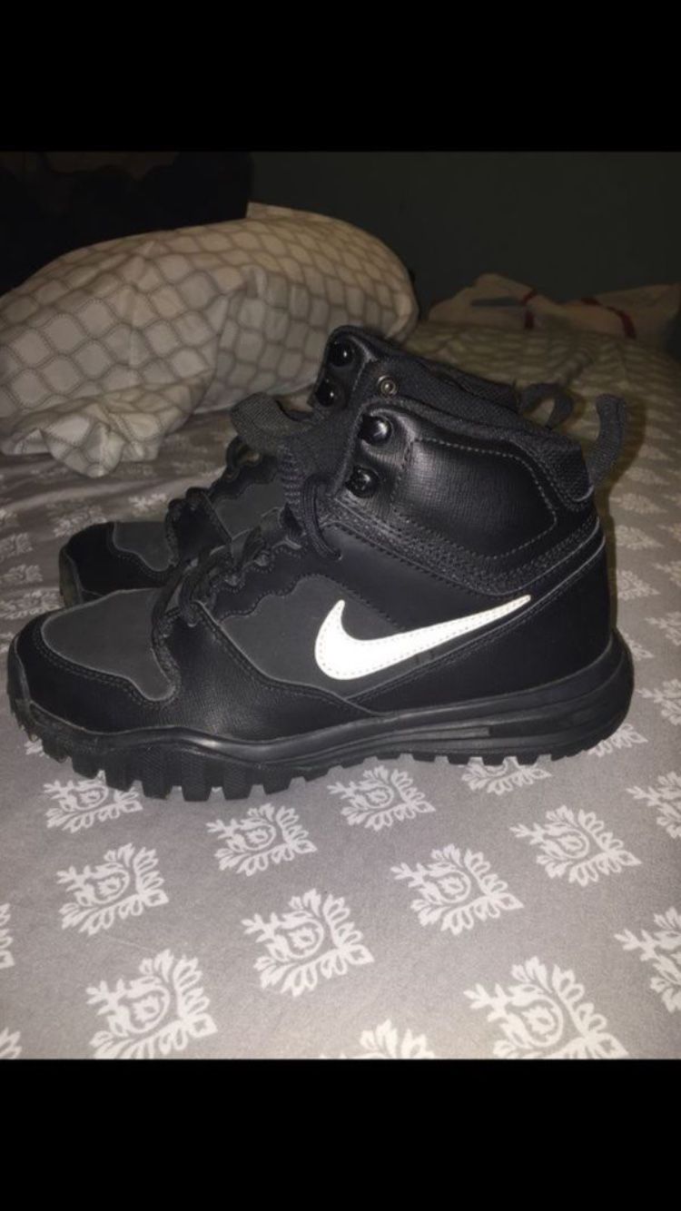 Nike boots size 5.5