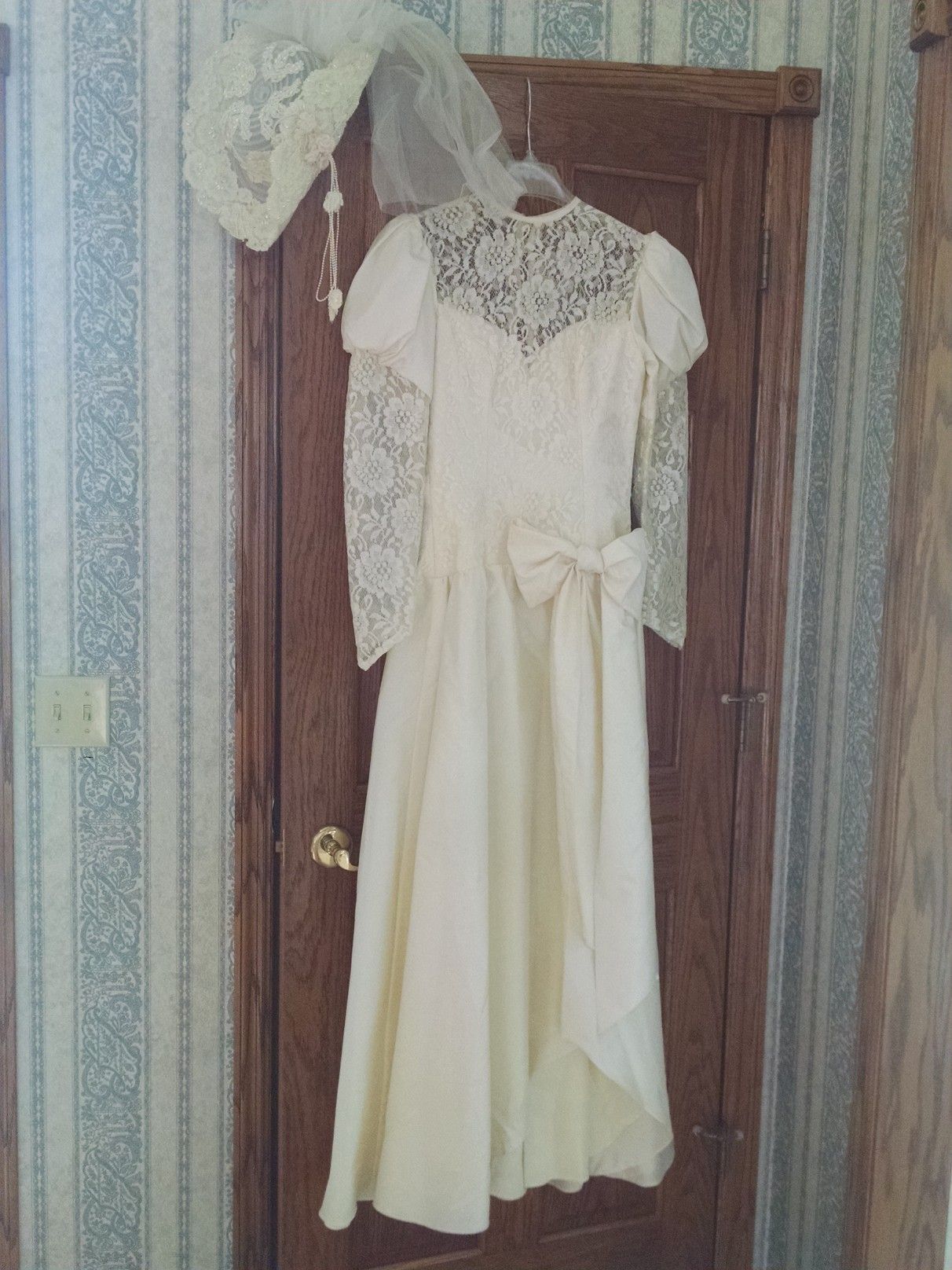 Vintage wedding dress size 7