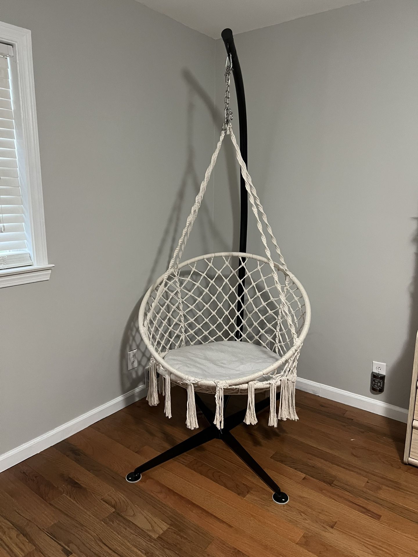 Indoor/Outdoor Macrame Swing Chair With Stand