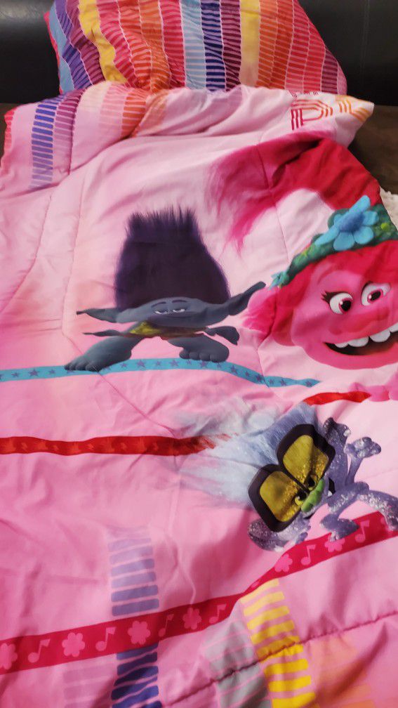  Trolls Twin Set    Comforter And  Bed Sheets Set