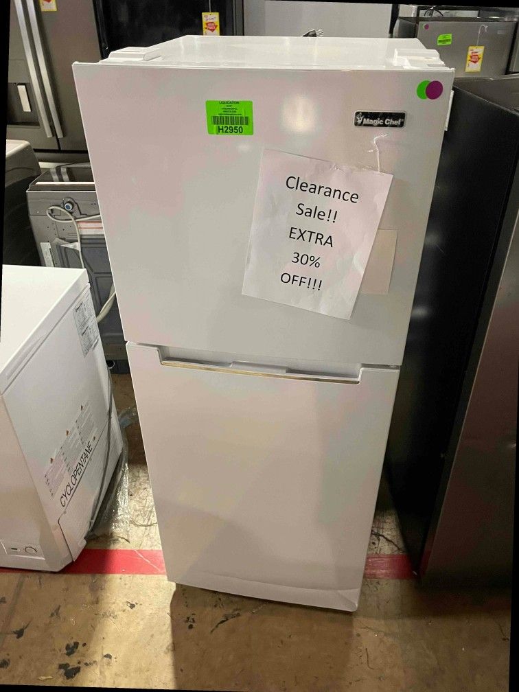 MAGIC CHEF HMDRWE 10.1 cu. ft. Top Freezer Refrigerator 8U M for Sale