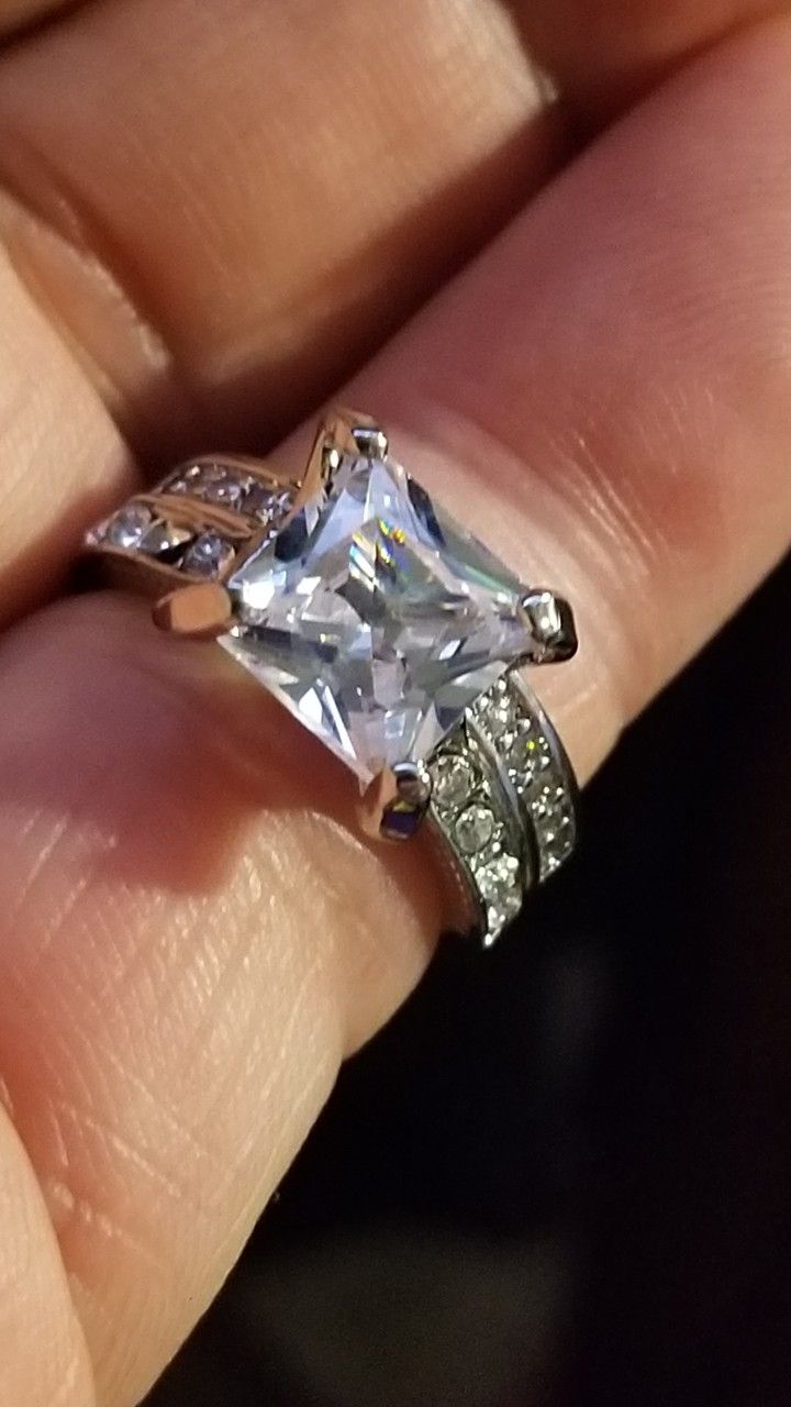 Gorgeous princess Cut Women's Wedding Engagement Promises Ring Size 6