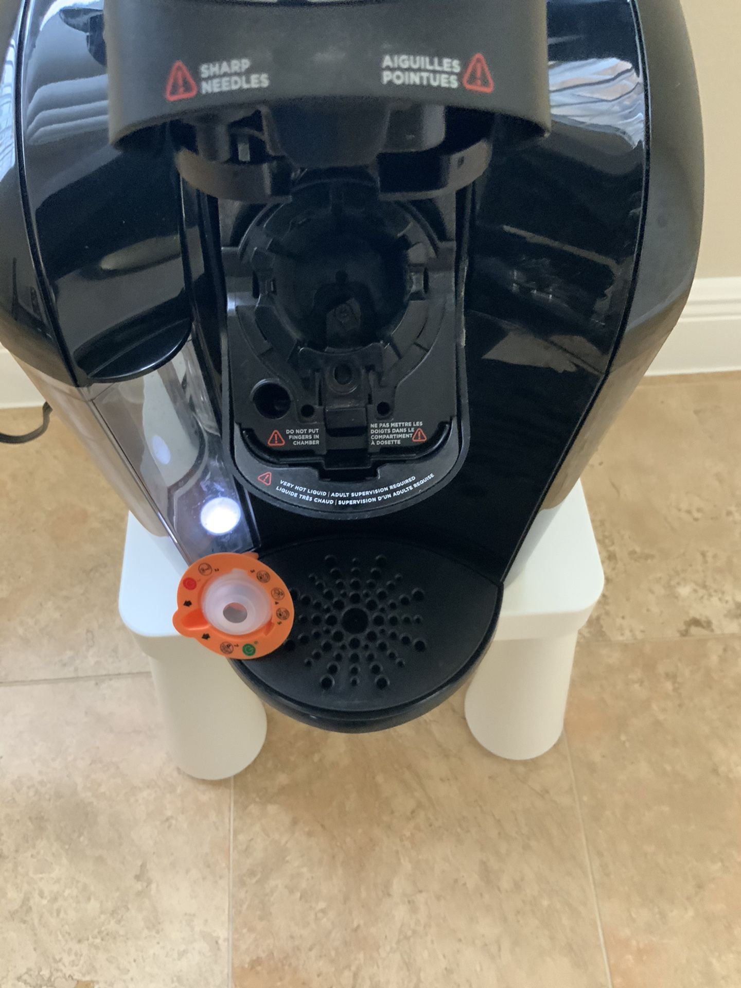Coffee maker, Keurig model K2.0 K300. Includes plastic carafe for use with larger pods. Great condition.