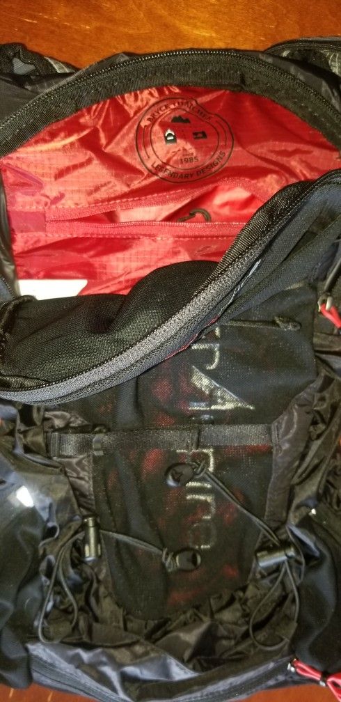 Ultraspire Zygos 4.0 Hydration Backpack Pack for Runners, Backpackers, Bicyclists, Climbers, Hikers