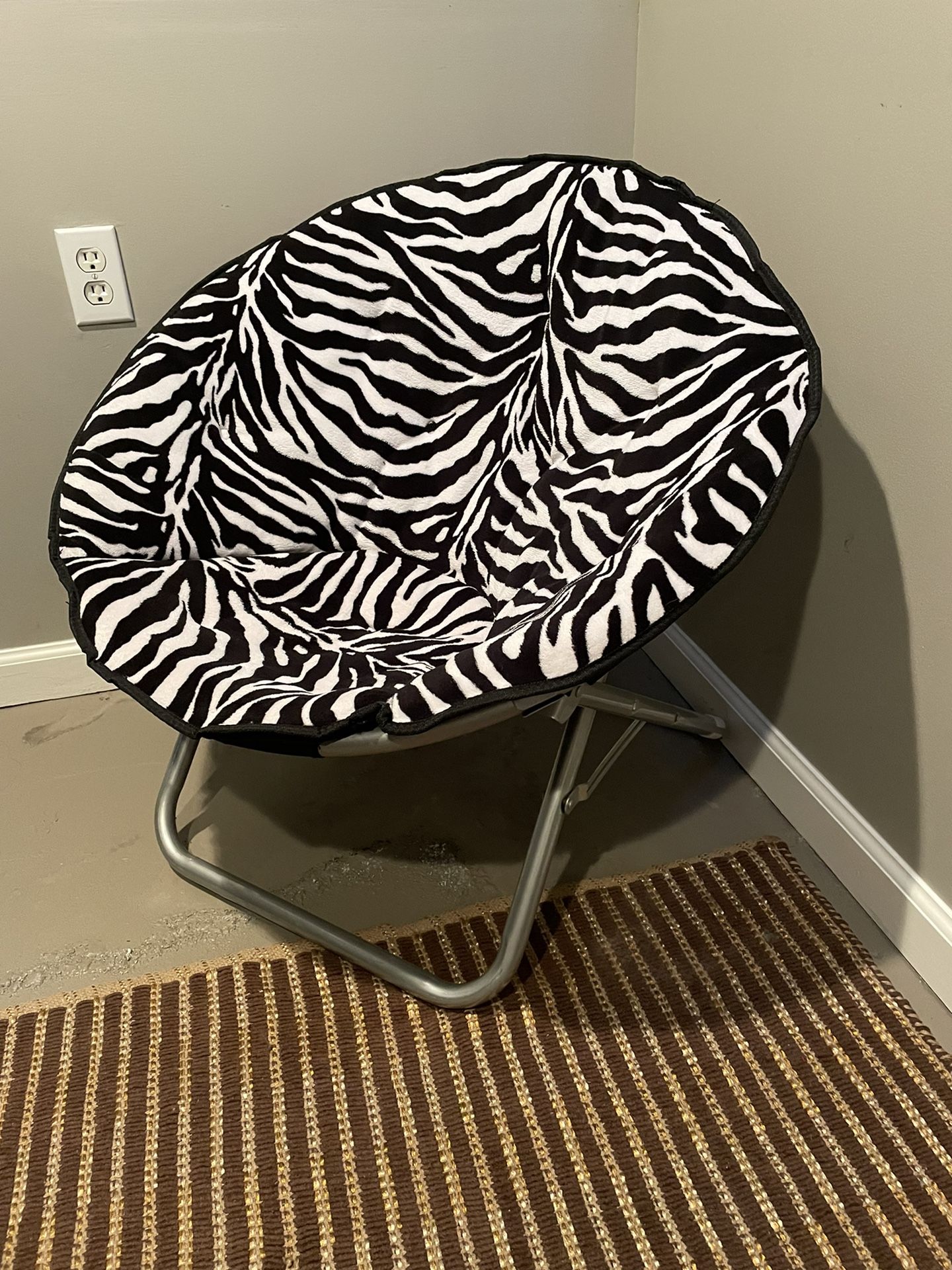Kids “Hang Around” Chair