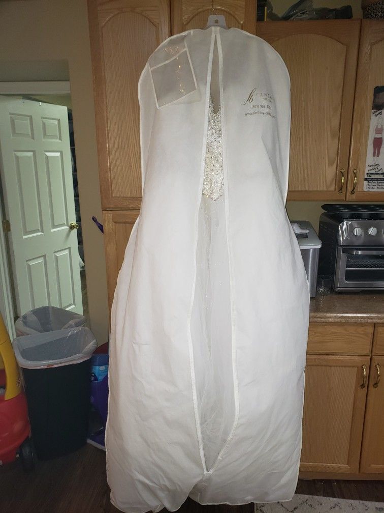 Beautiful Wedding Dress With Traine