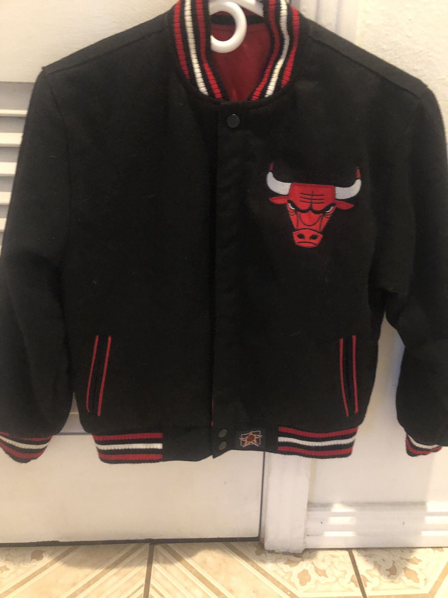 Chicago bulls Jacket  MEDIUM Size 