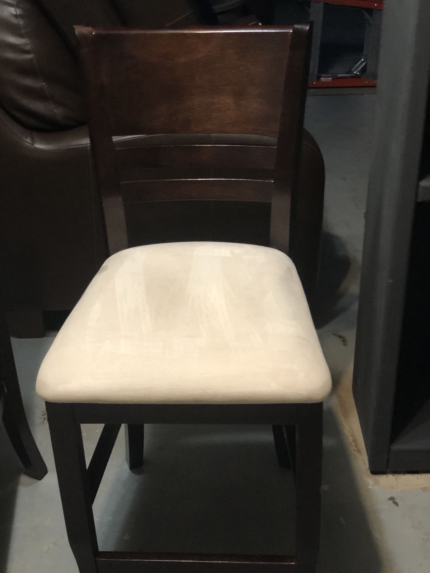 Ashley Furniture Bistro Expandable Table/4 Chairs