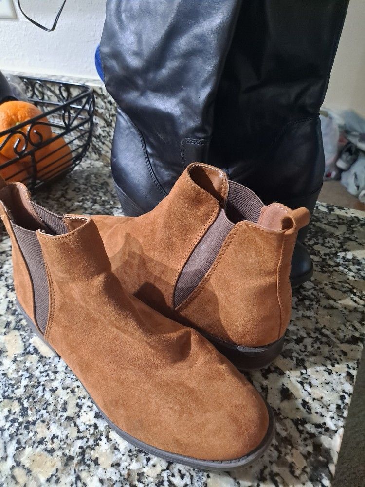 ***ALL SHOES MUST GO** BEST OFFERS WILL ACCEPT***Shoes Wedges HEELS And Boots Size 8-9