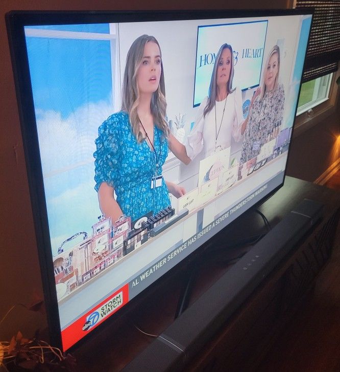 55 Inch Samsung Smart TV Model UN55ES6100F - Good Working Condition