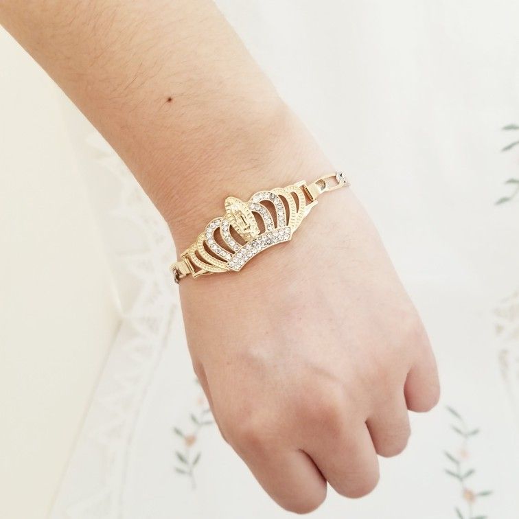 Guadalupe Crown Women's Bracelet. 18K Gold Plated. New