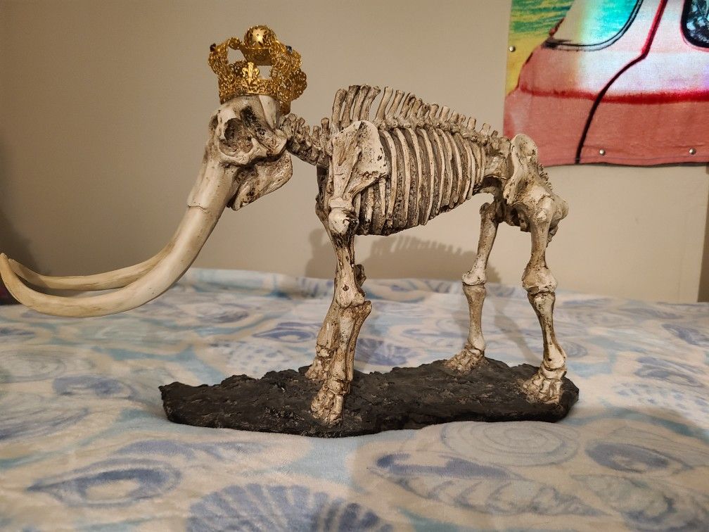 Mammoth Skeleton Statue Decor