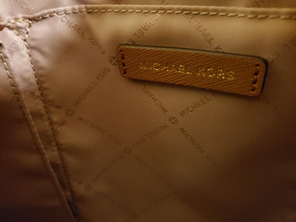 Michael Kors Ciara Large Satchel Handbag/Shoulderbag