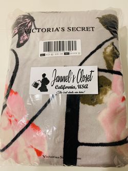 Victoria’s Secret Pink Love Floral Sherpa Blanket Plush Cozy Throw Blanket Holiday 2020. New in bag “50” X 60” I can bundle my items so you can save Thumbnail