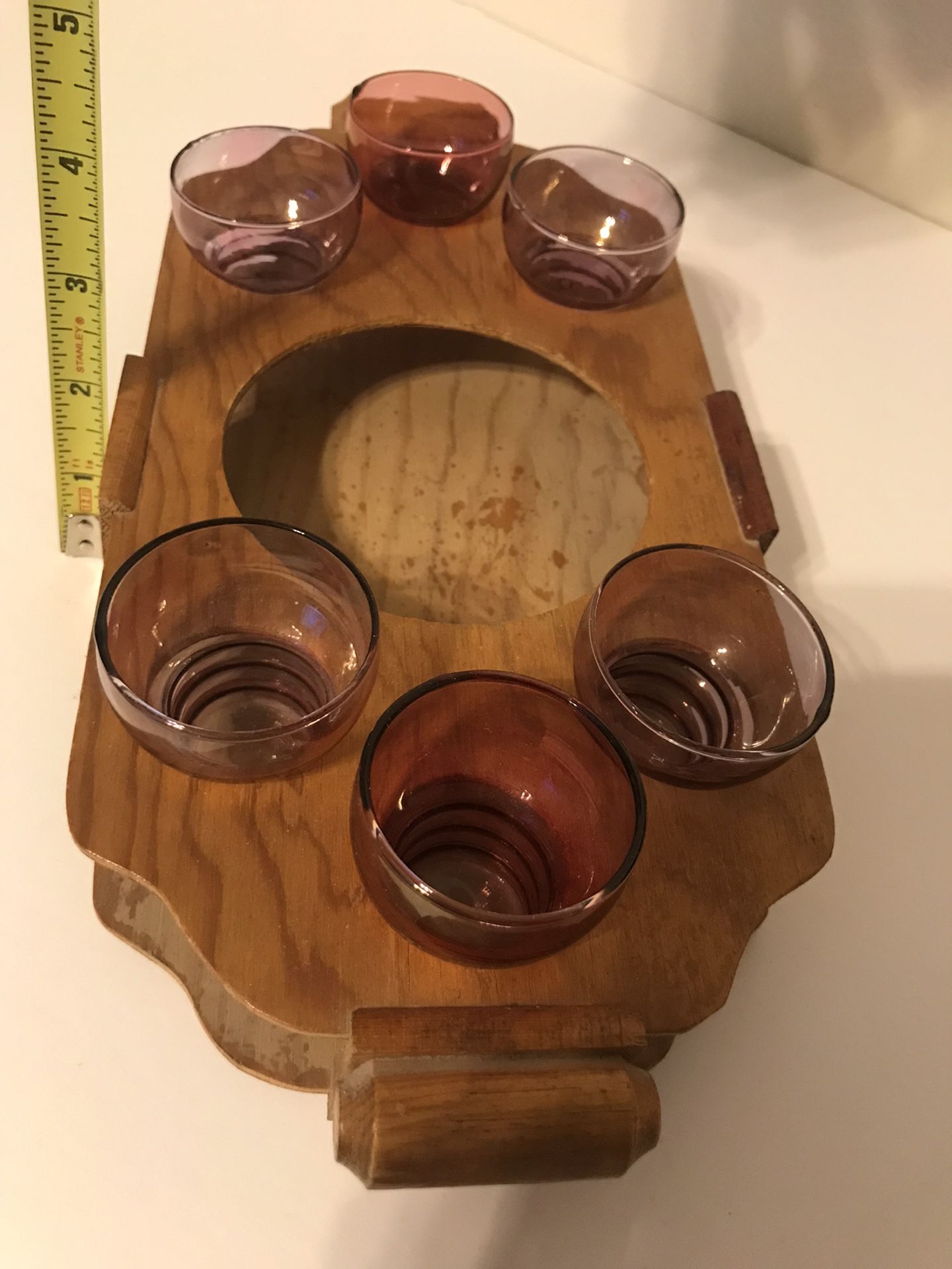 Vintage Tiki Style Drink Serving Tray w/ 6 Shot Glasses & Central Bottle Spot