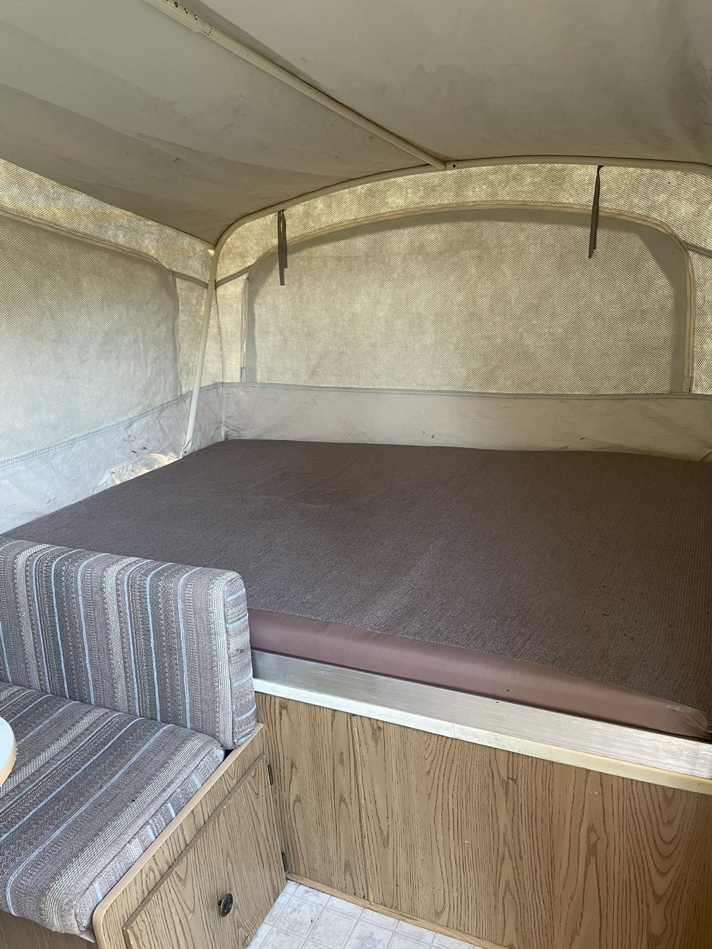 1992 Coleman Pioneer Voyager Tent Trailer