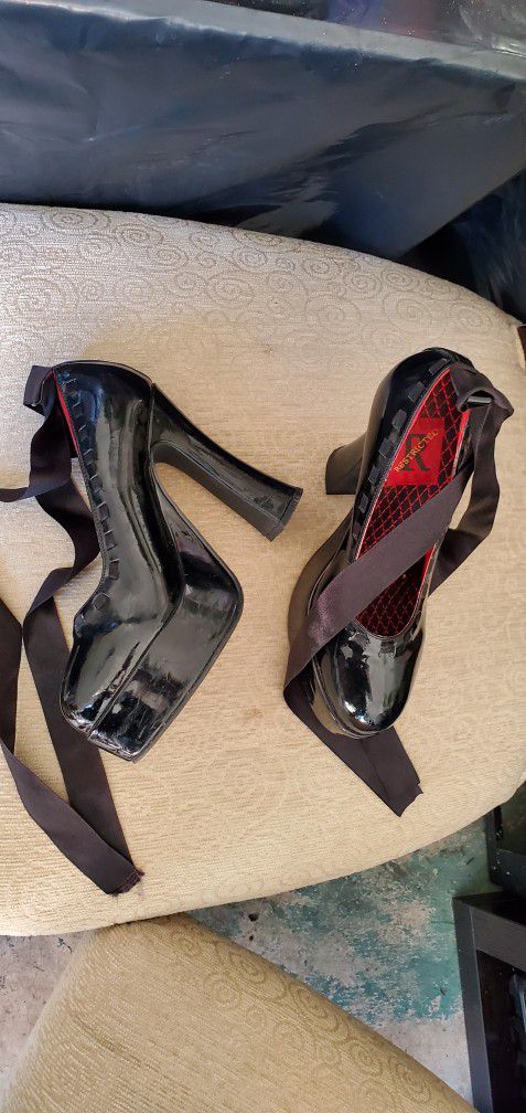 Ladies High Heels 👠. 7.5 Size $10