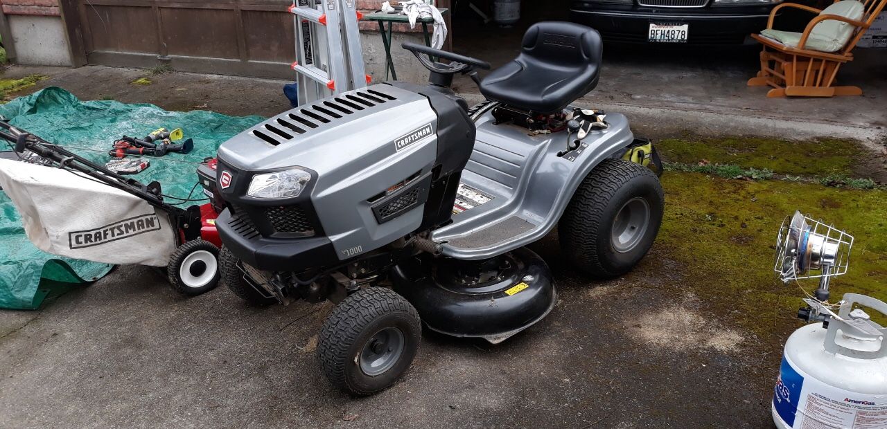 Craftsman T1000 Riding Lawn Mower for Sale in Seattle, WA OfferUp
