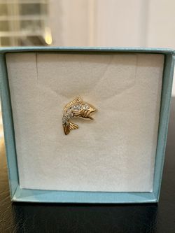 14K yellow gold fish shaped diamonds pin brooch  In excellent condition  Marked 14K Thumbnail