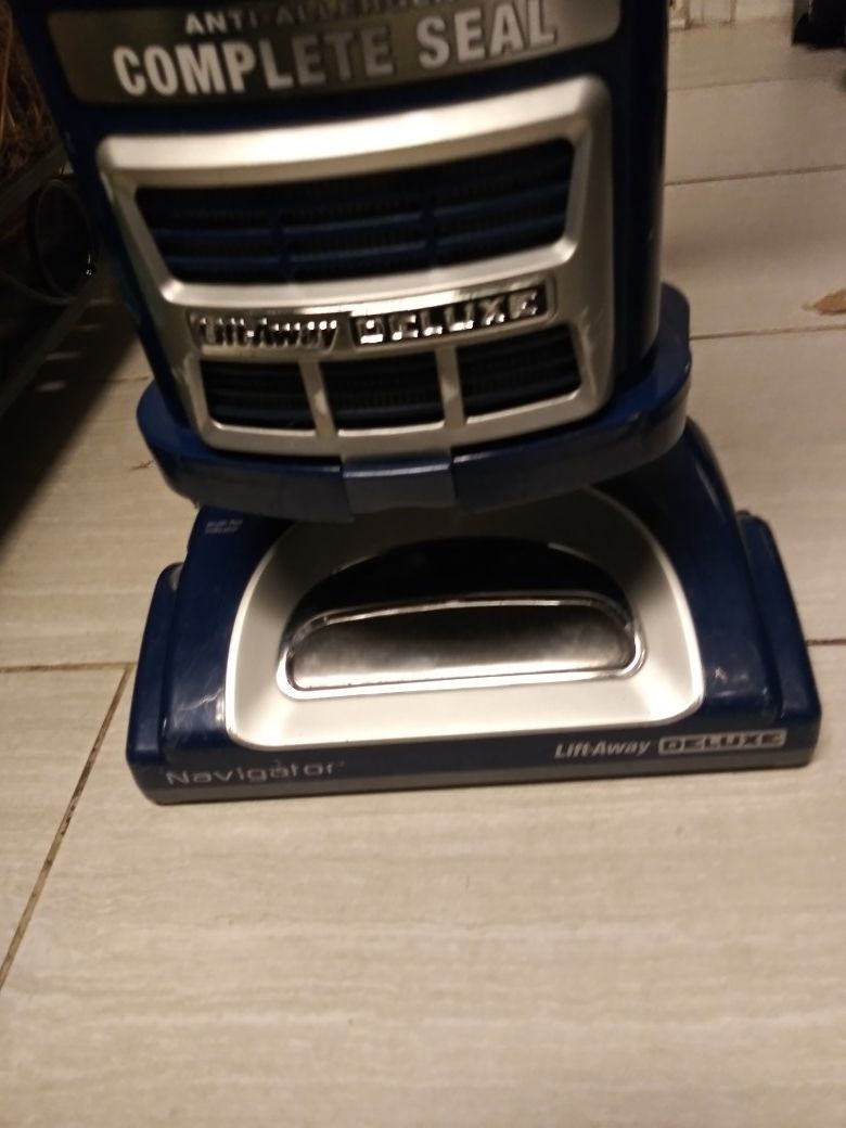 Shark Navigator Lift-Away vacuum cleaner $100