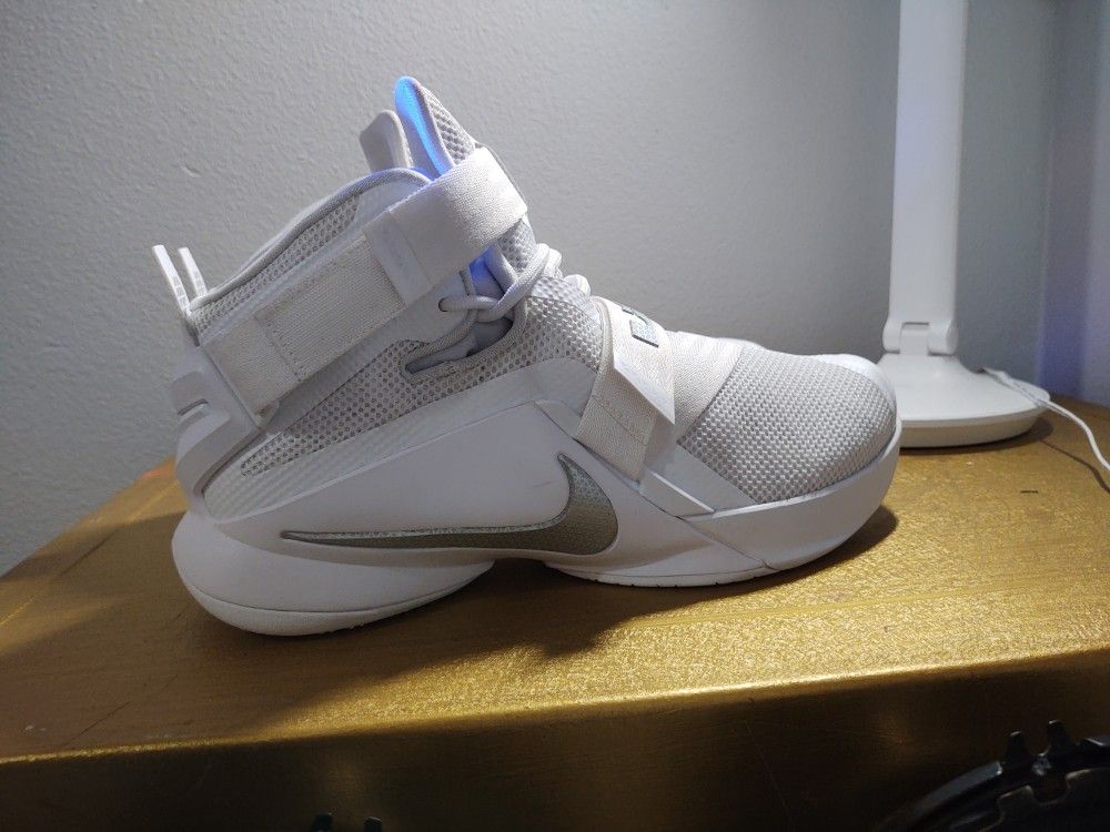 LeBron James soldiers size 8