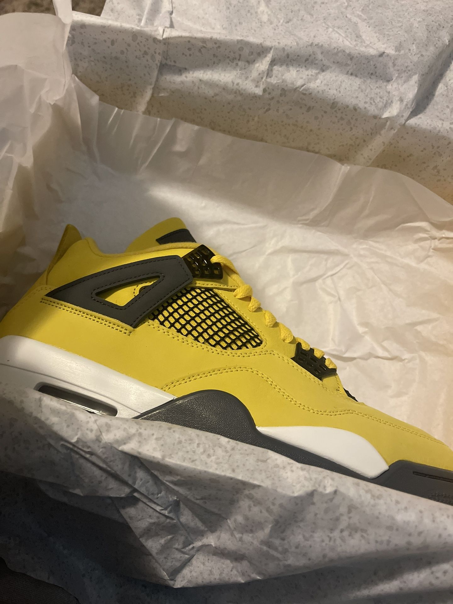Retro 4 Nike app with Reciept Size 11.5