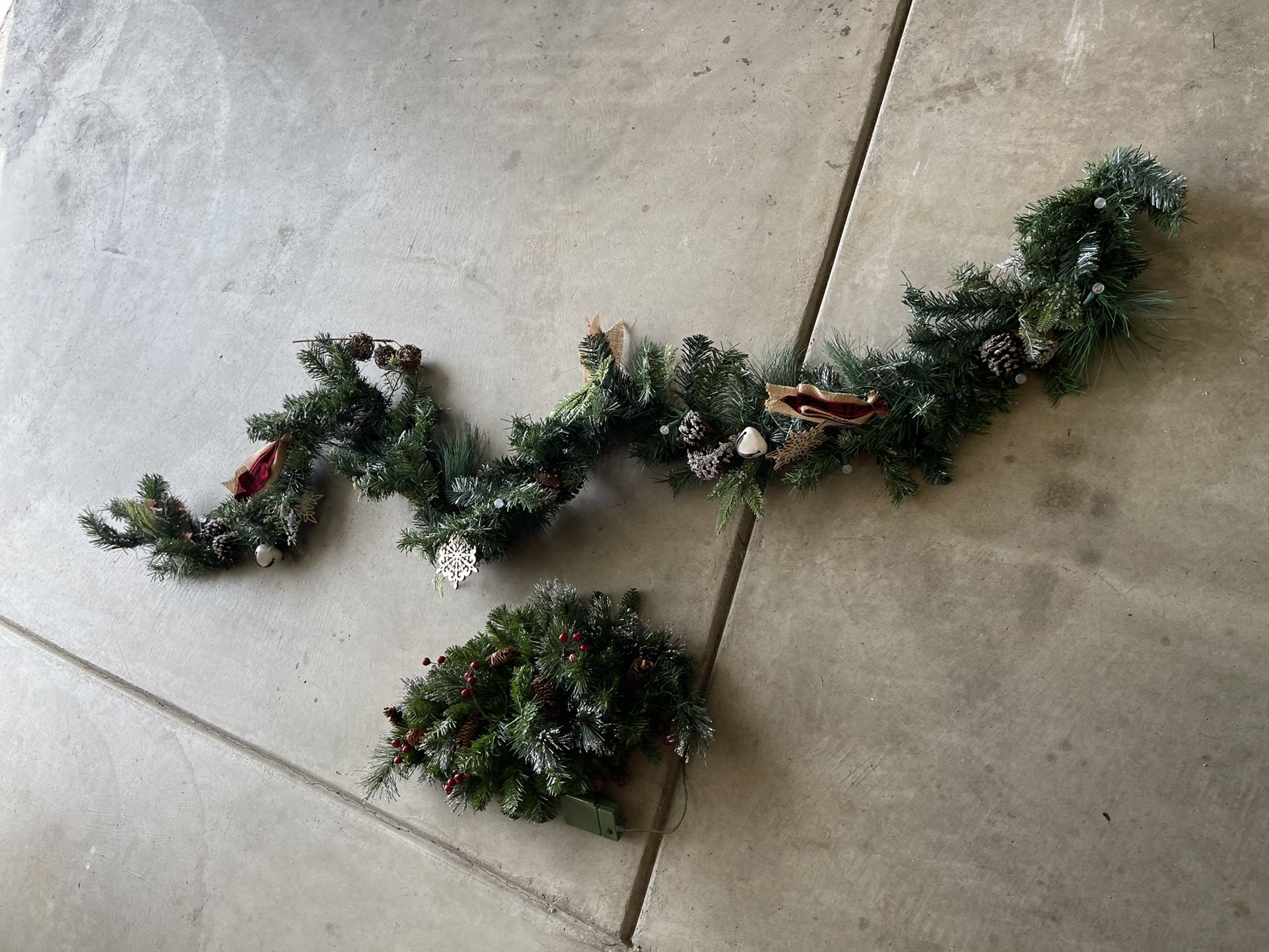 Pre-lit Garland and Centerpiece