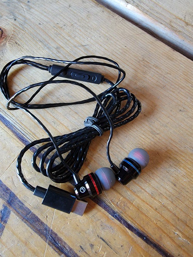New C Earbuds 
