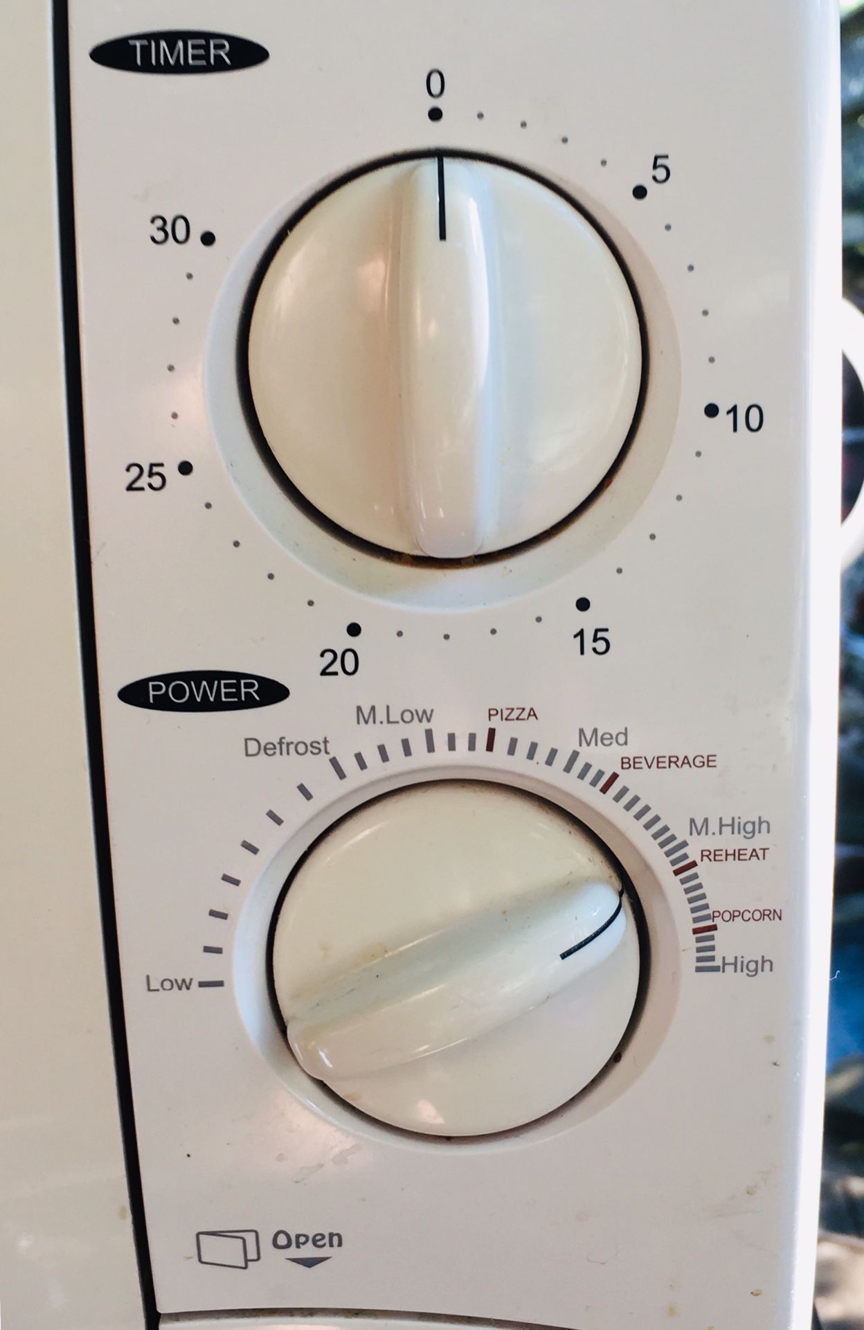 Galantz 850 Watt Microwave
