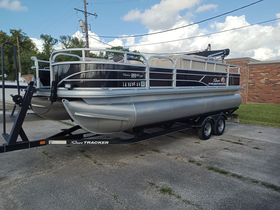 2019 Sun Tracker Dlx 20 Foot