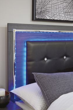 ♥️[SPECIAL] Lodanna Gray LED Panel Bedroom Set

 Thumbnail